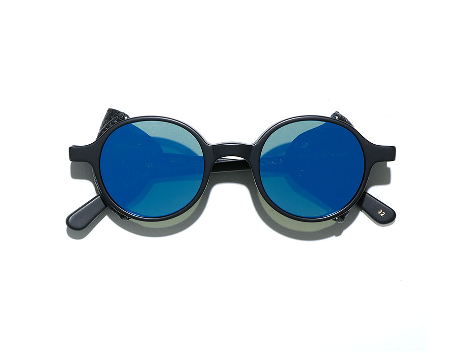 l-g-r-reunion-flap-sonnenbrille-black-matt-22-black-leather-flat-blue-mirror image 3