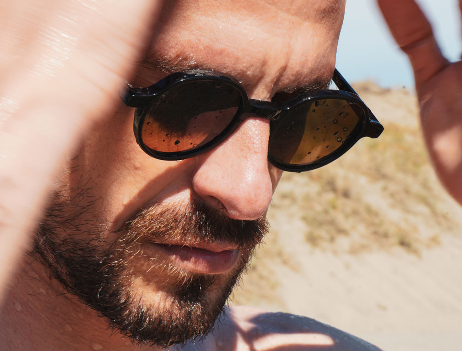 l-g-r-reunion-sonnenbrille-netflix-knives-out-2-black-01-yellow-gradient-photoch image 6