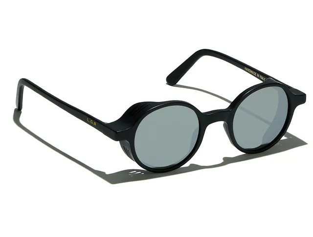 l-g-r-reunion-explorer-sonnenbrille-black-matt-flat-silver-mirror image 1