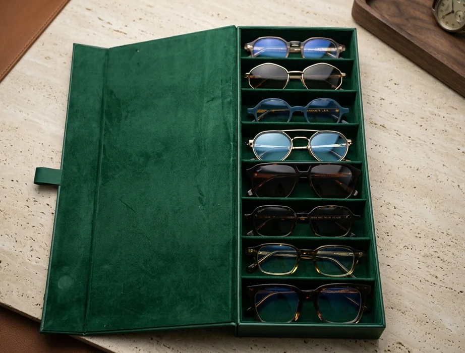 l-g-r-collector-s-couvette-lions-of-ethiopia-brillenetui-8-f-cher-green-leather image 3