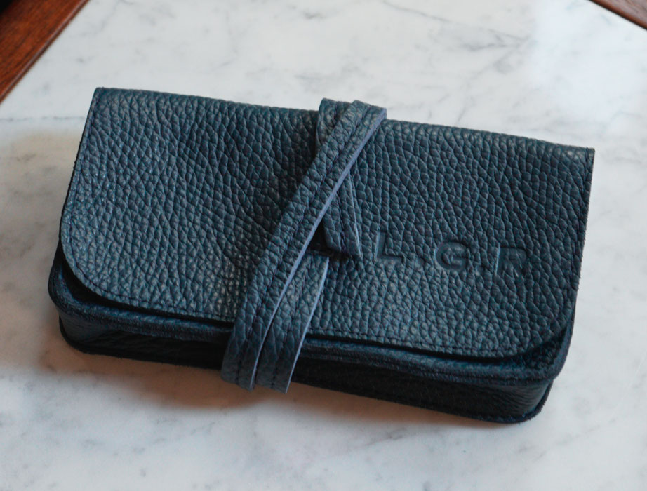 l-g-r-explorer-case-brillenetui-blue-leather image 3