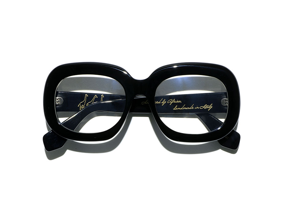 l-g-r-oasi-brillenfassung-black-01-emily-in-paris image 3